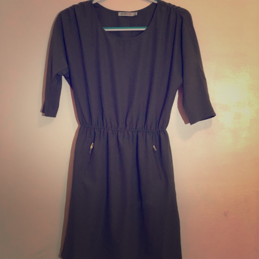 Beautiful dark green dress 🌲💚